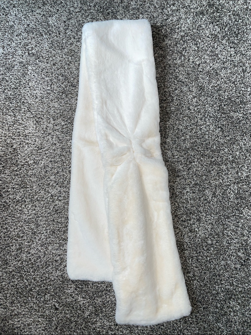 NWOT Sprigs Plush White Faux Fur Scarf